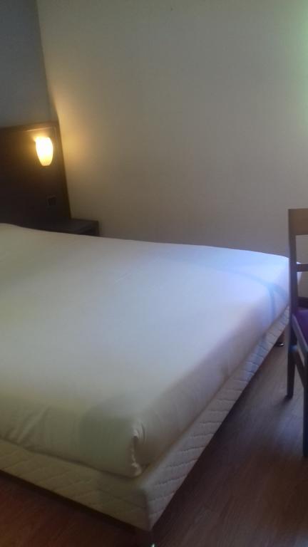 Hotellerie De La Cascade Saint-Genis-les-Ollières Екстериор снимка