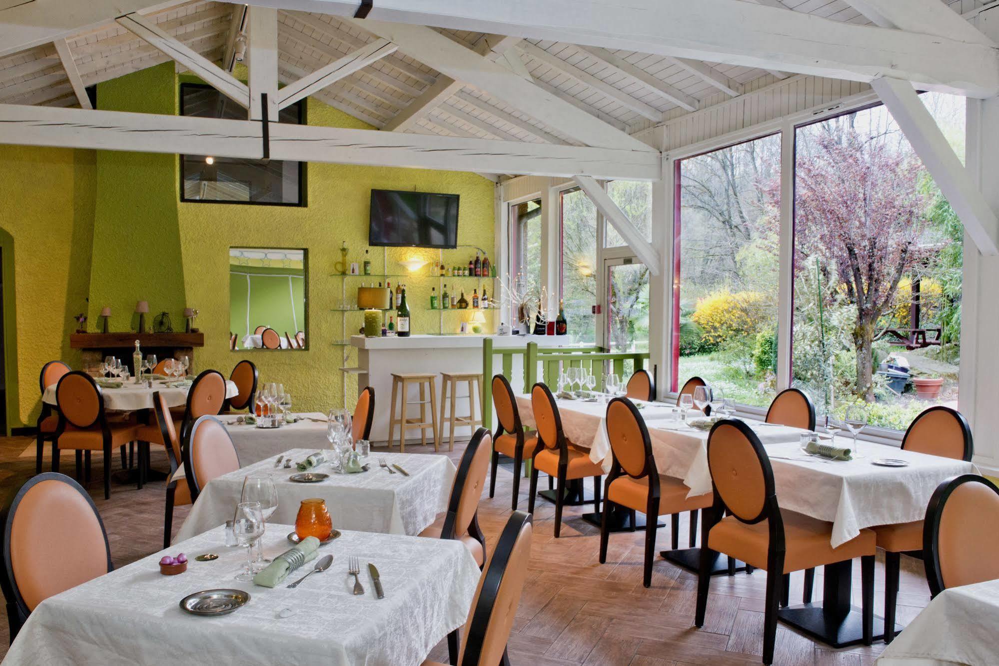 Hotellerie De La Cascade Saint-Genis-les-Ollières Екстериор снимка